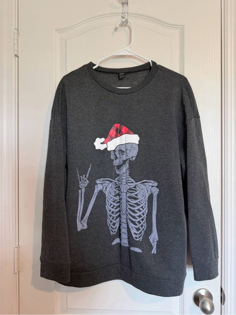 SHEIN Charcoal Crewneck Sweatshirt with Plaid Santa Hat Skeleton